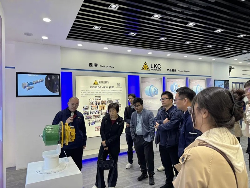 第七屆工程機械行業(yè)標(biāo)準(zhǔn)化工作會議暨2024年中國工程機械工業(yè)協(xié)會標(biāo)準(zhǔn)化工作委員會年會7.jpg 第七屆工程機械行業(yè)標(biāo)準(zhǔn)化工作會議暨2024年中國工程機械工業(yè)協(xié)會標(biāo)準(zhǔn)化工作委員會年會7.jpg